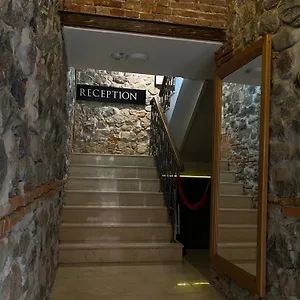 Varios Otel